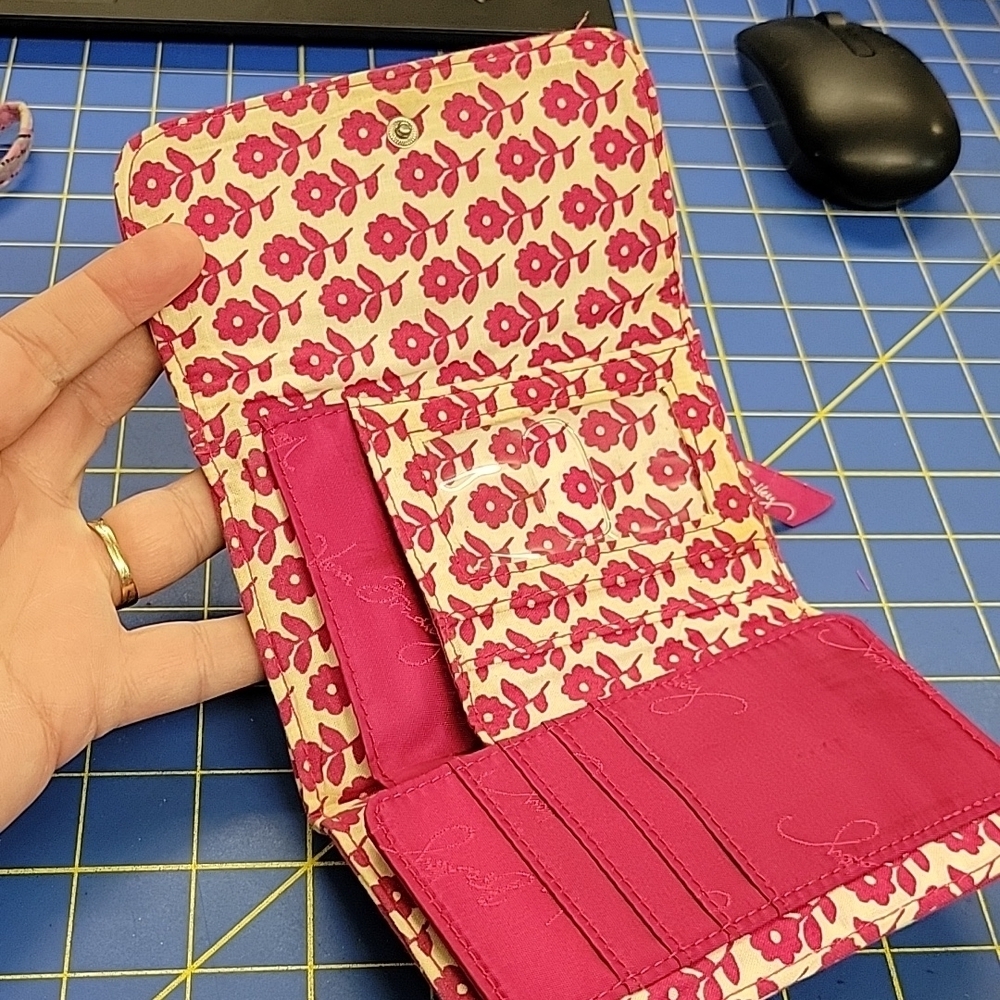 Vera Bradley Quilted Wallet 5.5 x 4 - Picture 3 of 11